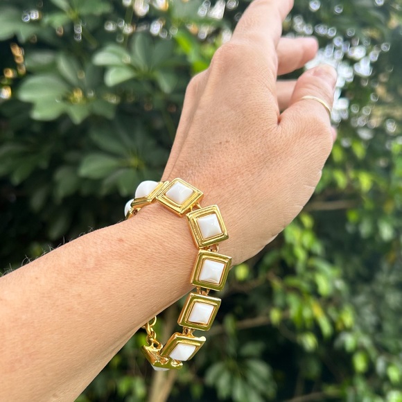 ✨Anne Klein enamel and gold tone bracelet with clasp closure - Picture 7 of 7